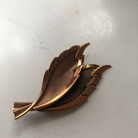 Copper Tone Leaf Brooch - Picture 6 of 8